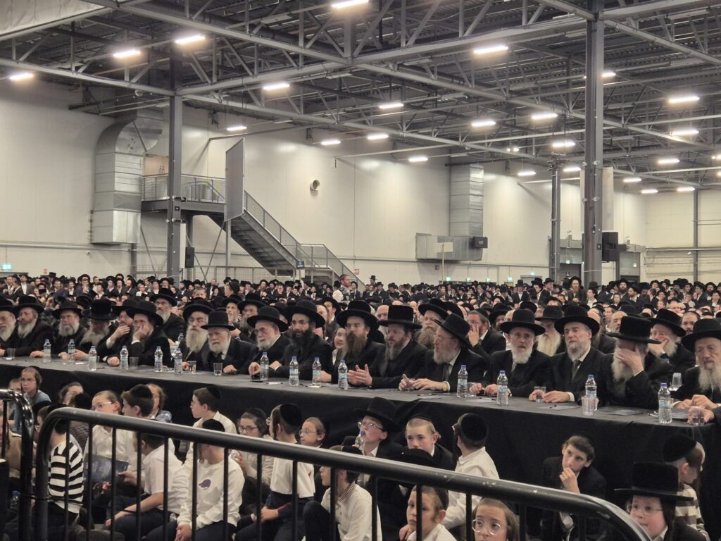 מעמד שלונדון לא ראתה מעולם: רבבות בהקבלת פני גדולי ישראל