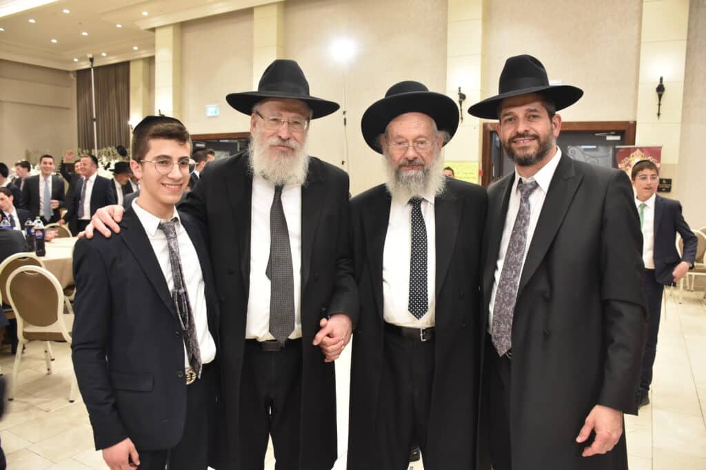 רבנים ובכירי העירייה באו לשמחת חתונת בתו של מנהל המחלקה