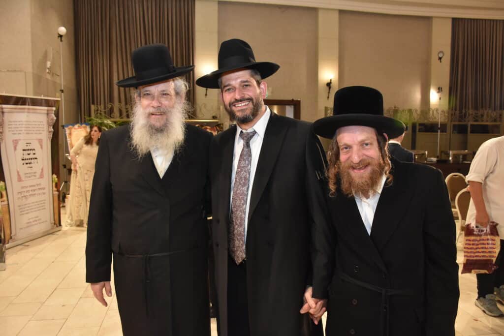 רבנים ובכירי העירייה באו לשמחת חתונת בתו של מנהל המחלקה