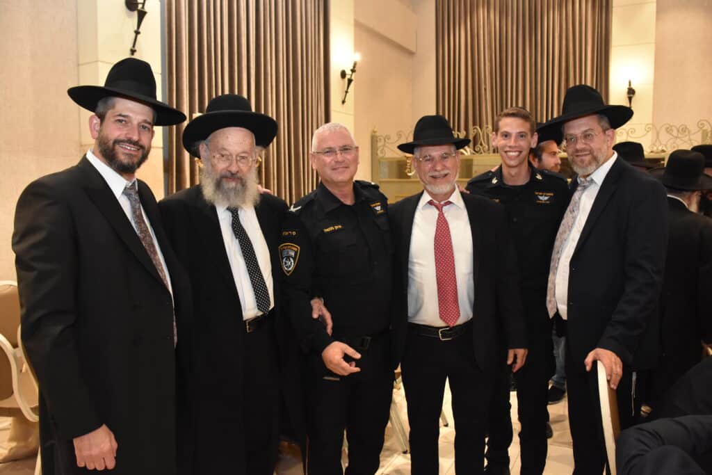 רבנים ובכירי העירייה באו לשמחת חתונת בתו של מנהל המחלקה