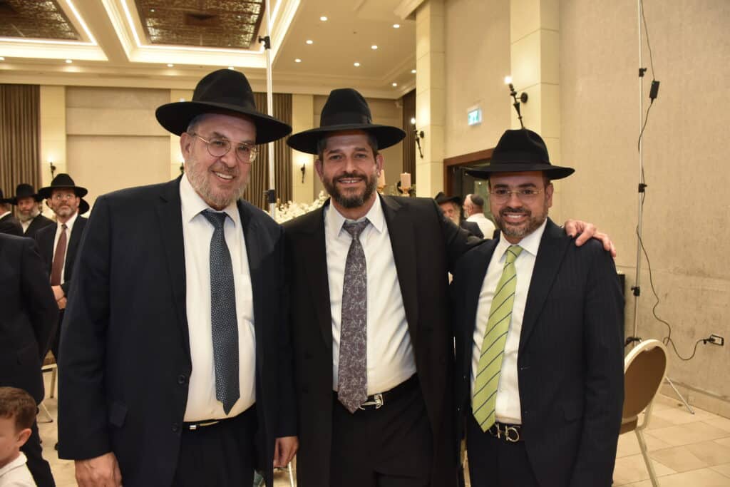 רבנים ובכירי העירייה באו לשמחת חתונת בתו של מנהל המחלקה