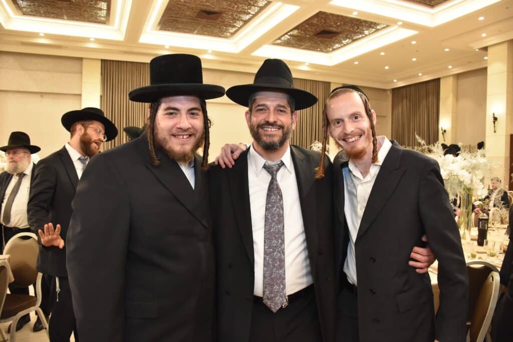 רבנים ובכירי העירייה באו לשמחת חתונת בתו של מנהל המחלקה