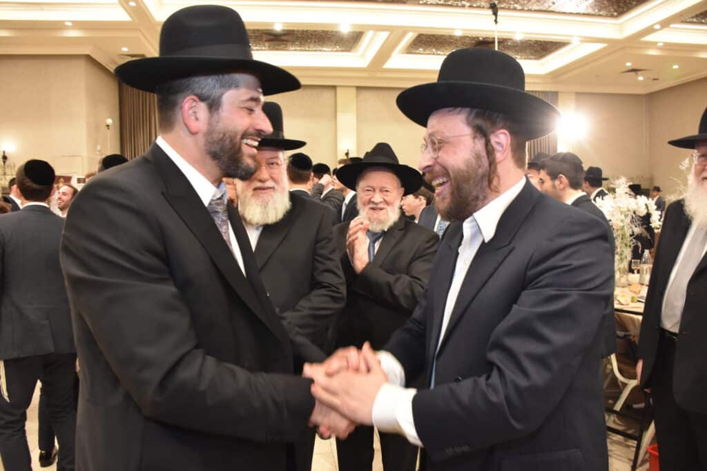 רבנים ובכירי העירייה באו לשמחת חתונת בתו של מנהל המחלקה