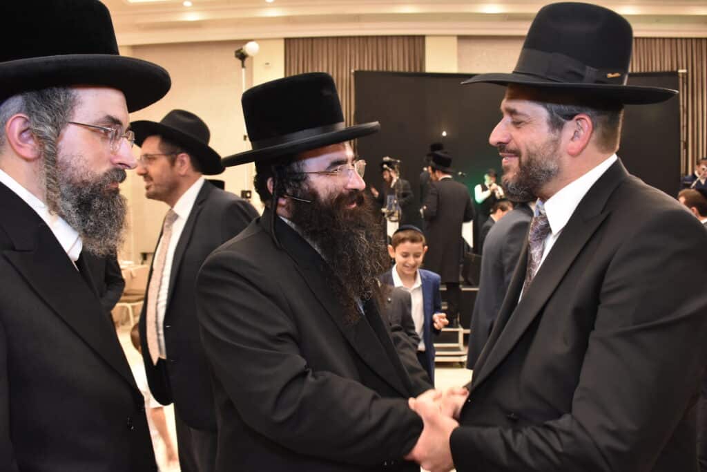 רבנים ובכירי העירייה באו לשמחת חתונת בתו של מנהל המחלקה