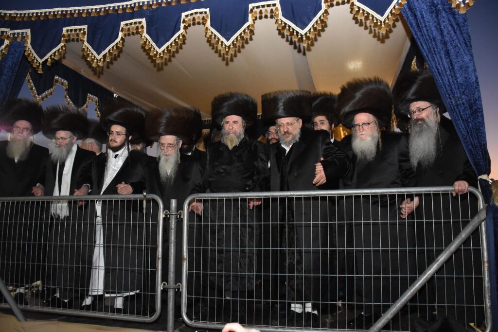 שמחת החתונה בחצרות ספינקא-פוריסוב-אנטניא-אלעסק