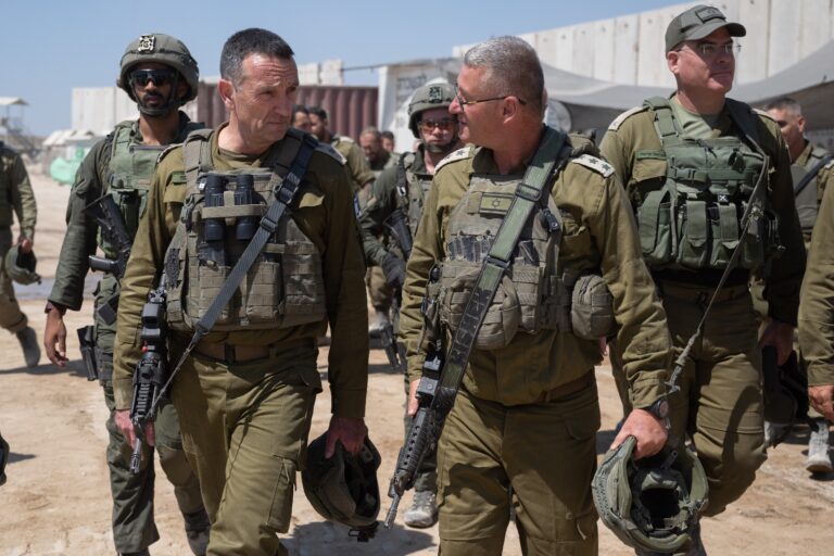 חרבות ברזל - הרמטכ''ל הרצי הלוי בביקור ברפיח וכרם שלום. צילום דו''צ (1)