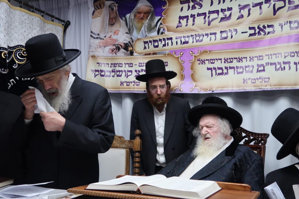הגאון רבי צבי קושלבסקי פרץ אמש בריקוד סוחף במעונו של פוסק הדור