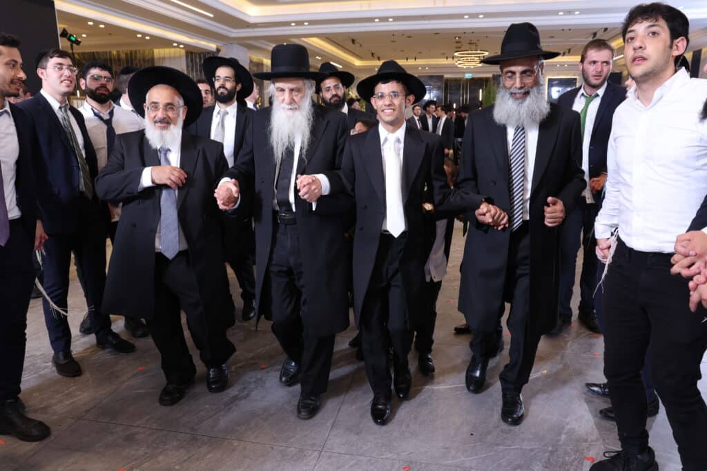 אב"ד תל אביב חיתן - גדולי ישראל עלו לברך