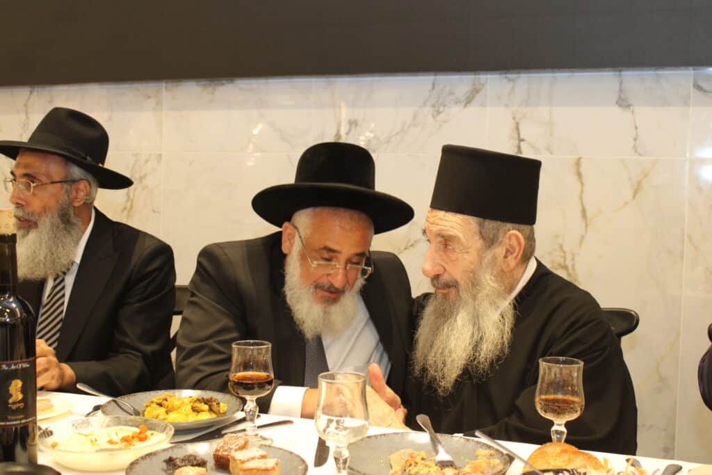 אב"ד תל אביב חיתן - גדולי ישראל עלו לברך