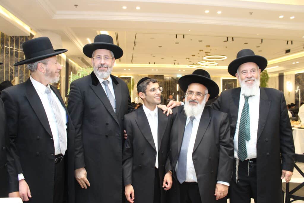 אב"ד תל אביב חיתן - גדולי ישראל עלו לברך