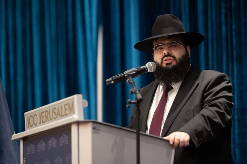 מעמד היסטורי של כבוד התורה: ועידת החינוך השנתית של 'לבקר בהיכלו' בבנייני האומה