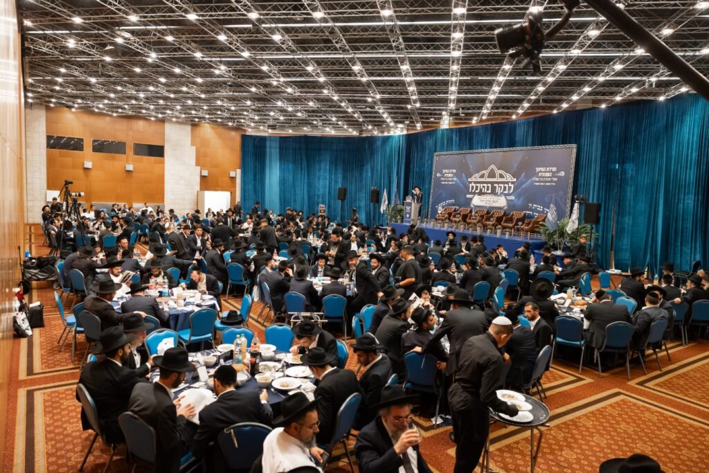 מעמד היסטורי של כבוד התורה: ועידת החינוך השנתית של 'לבקר בהיכלו' בבנייני האומה