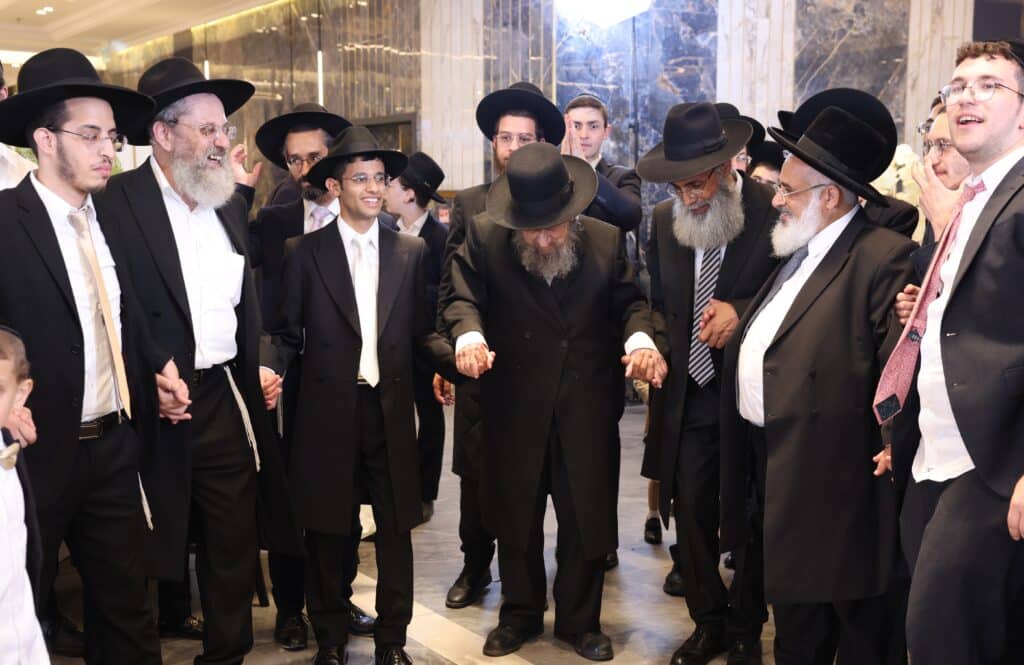 אב"ד תל אביב חיתן - גדולי ישראל עלו לברך