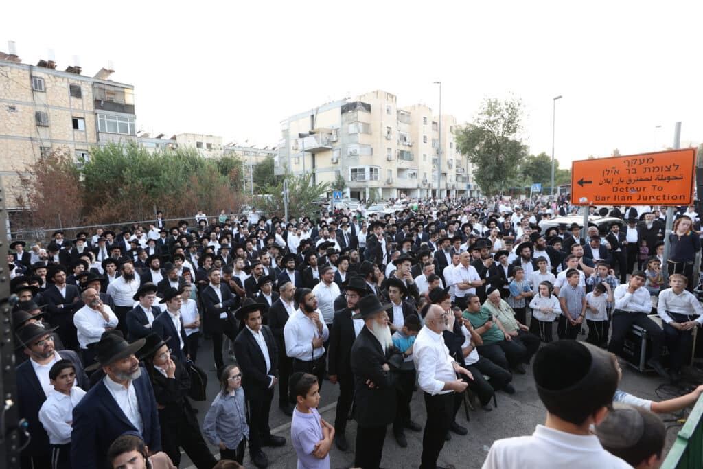 תושבי שכונת שמואל הנביא התכנסו לעצרת תפילה וזעקה תושבי שכונת שמואל הנביא התכנסו לעצרת תפילה וזעקה