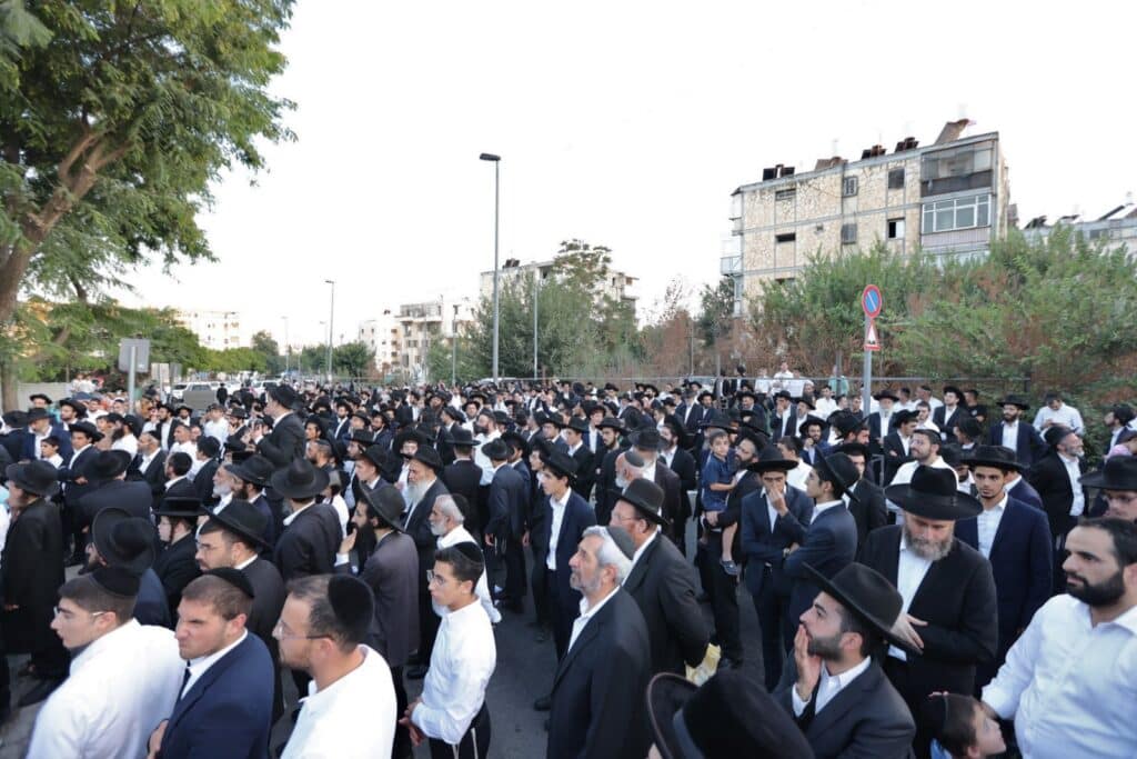 תושבי שכונת שמואל הנביא התכנסו לעצרת תפילה וזעקה תושבי שכונת שמואל הנביא התכנסו לעצרת תפילה וזעקה