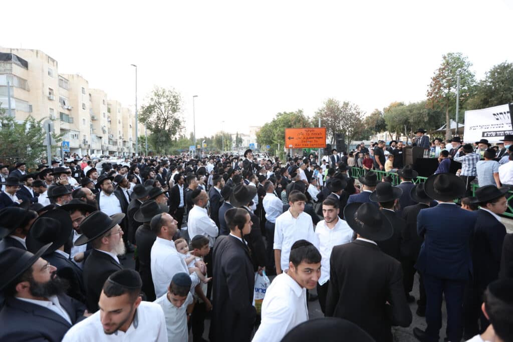 תושבי שכונת שמואל הנביא התכנסו לעצרת תפילה וזעקה תושבי שכונת שמואל הנביא התכנסו לעצרת תפילה וזעקה