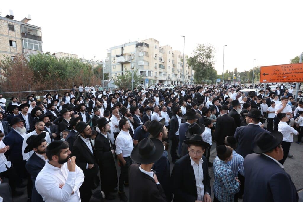 תושבי שכונת שמואל הנביא התכנסו לעצרת תפילה וזעקה תושבי שכונת שמואל הנביא התכנסו לעצרת תפילה וזעקה