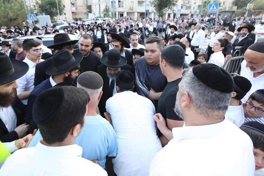 תושבי שכונת שמואל הנביא התכנסו לעצרת תפילה וזעקה תושבי שכונת שמואל הנביא התכנסו לעצרת תפילה וזעקה