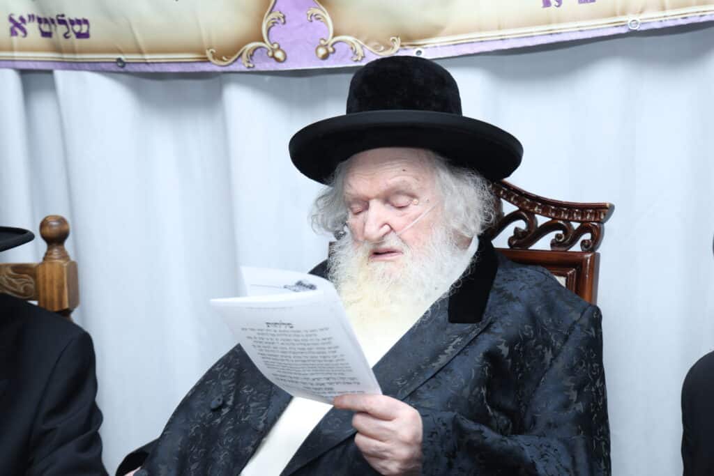 הגאון רבי צבי קושלבסקי פרץ אמש בריקוד סוחף במעונו של פוסק הדור