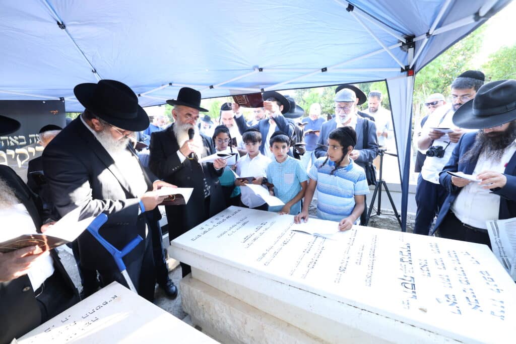 המוני בית ישראל עלו לקברו של גאון רבני תימן הרב יוסף צובירי זצוקללה"ה