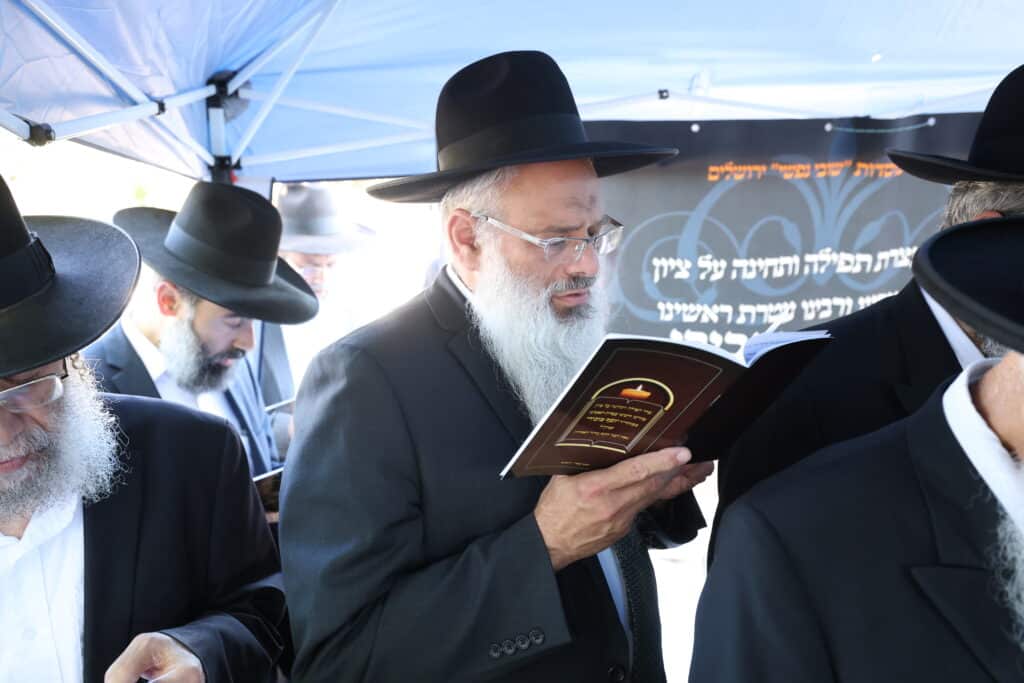 המוני בית ישראל עלו לקברו של גאון רבני תימן הרב יוסף צובירי זצוקללה"ה