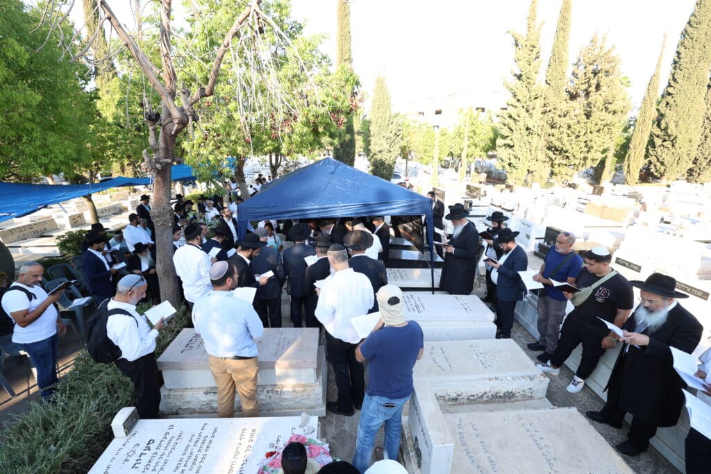 המוני בית ישראל עלו לקברו של גאון רבני תימן הרב יוסף צובירי זצוקללה"ה