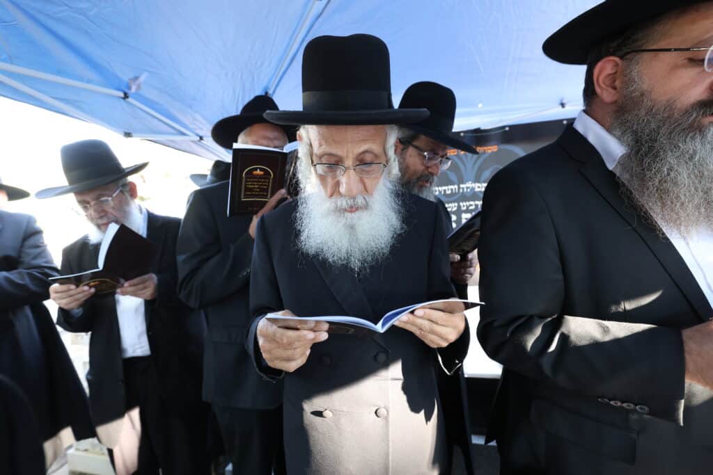 המוני בית ישראל עלו לקברו של גאון רבני תימן הרב יוסף צובירי זצוקללה"ה