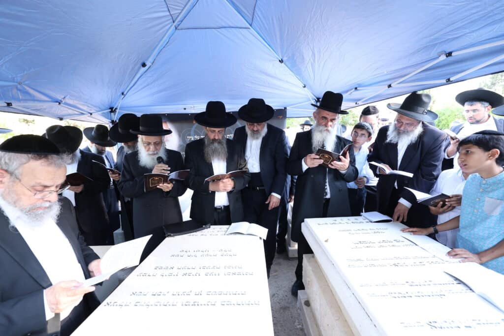 המוני בית ישראל עלו לקברו של גאון רבני תימן הרב יוסף צובירי זצוקללה"ה