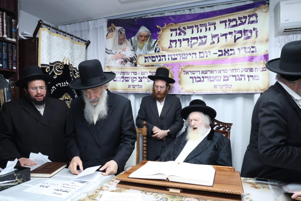 הגאון רבי צבי קושלבסקי פרץ אמש בריקוד סוחף במעונו של פוסק הדור