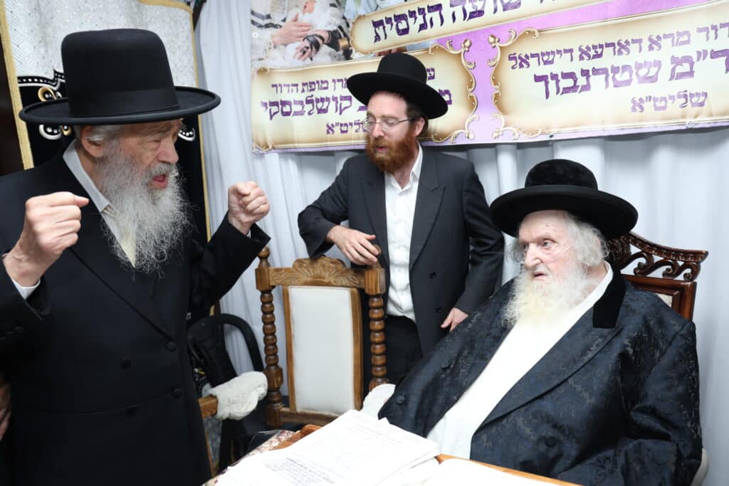 הגאון רבי צבי קושלבסקי פרץ אמש בריקוד סוחף במעונו של פוסק הדור