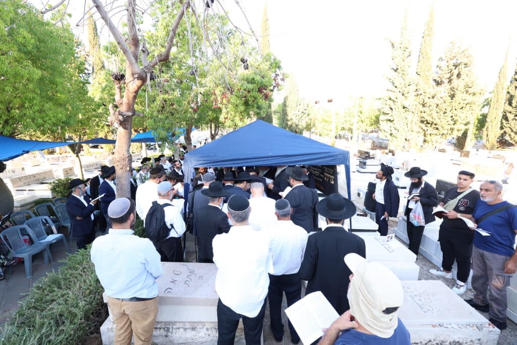 המוני בית ישראל עלו לקברו של גאון רבני תימן הרב יוסף צובירי זצוקללה"ה