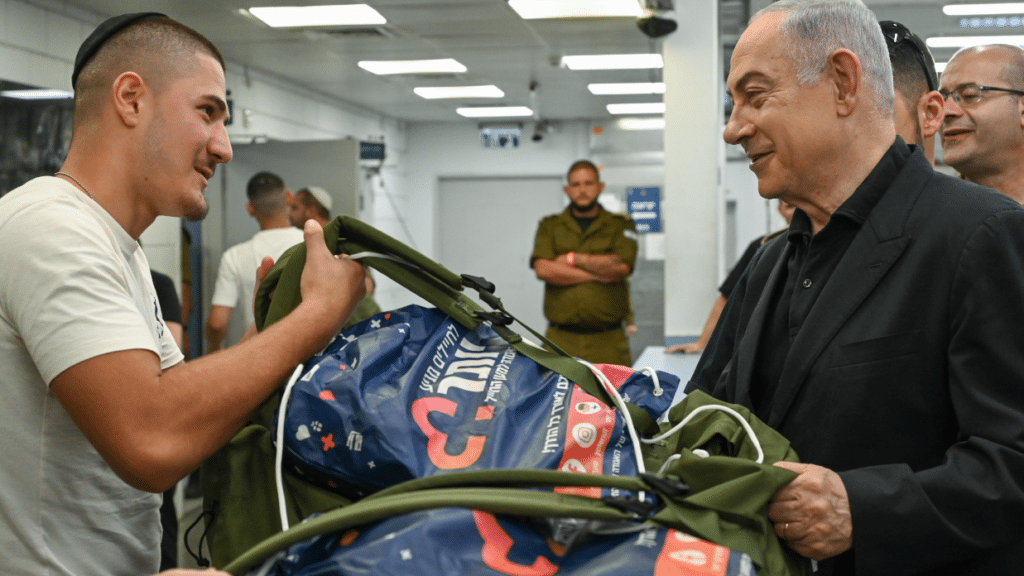 נתניהו איים מהבקו"ם: "אנחנו ערוכים הן להגנה והן להתקפה" נתניהו איים מהבקו"ם: "אנחנו ערוכים הן להגנה והן להתקפה"