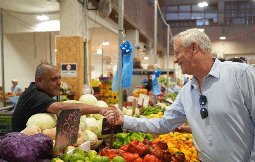 עם יונה יהב: בני גנץ ביקר בחמ"ל העירוני של חיפה עם יונה יהב: בני גנץ ביקר בחמ"ל העירוני של חיפה