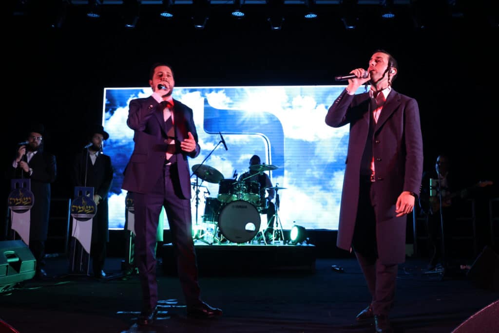 בחורי הישיבות בבני ברק סיימו את בין הזמנים בקומזיץ ענק