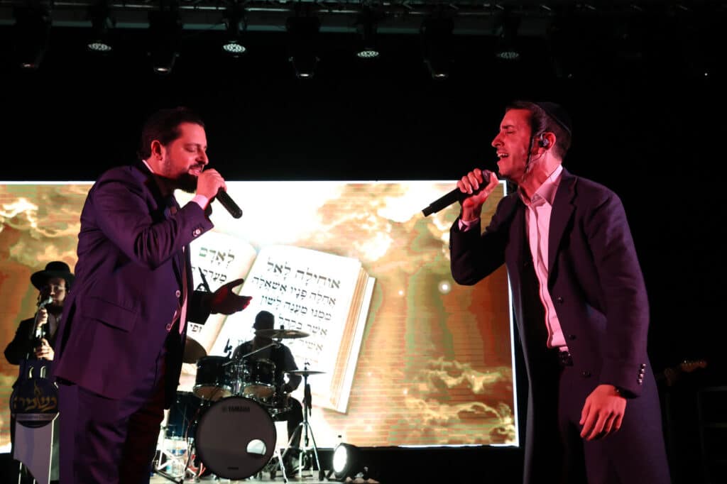 בחורי הישיבות בבני ברק סיימו את בין הזמנים בקומזיץ ענק