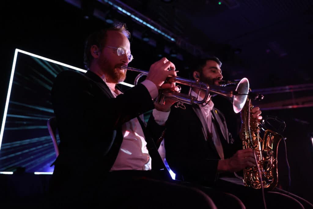 בחורי הישיבות בבני ברק סיימו את בין הזמנים בקומזיץ ענק