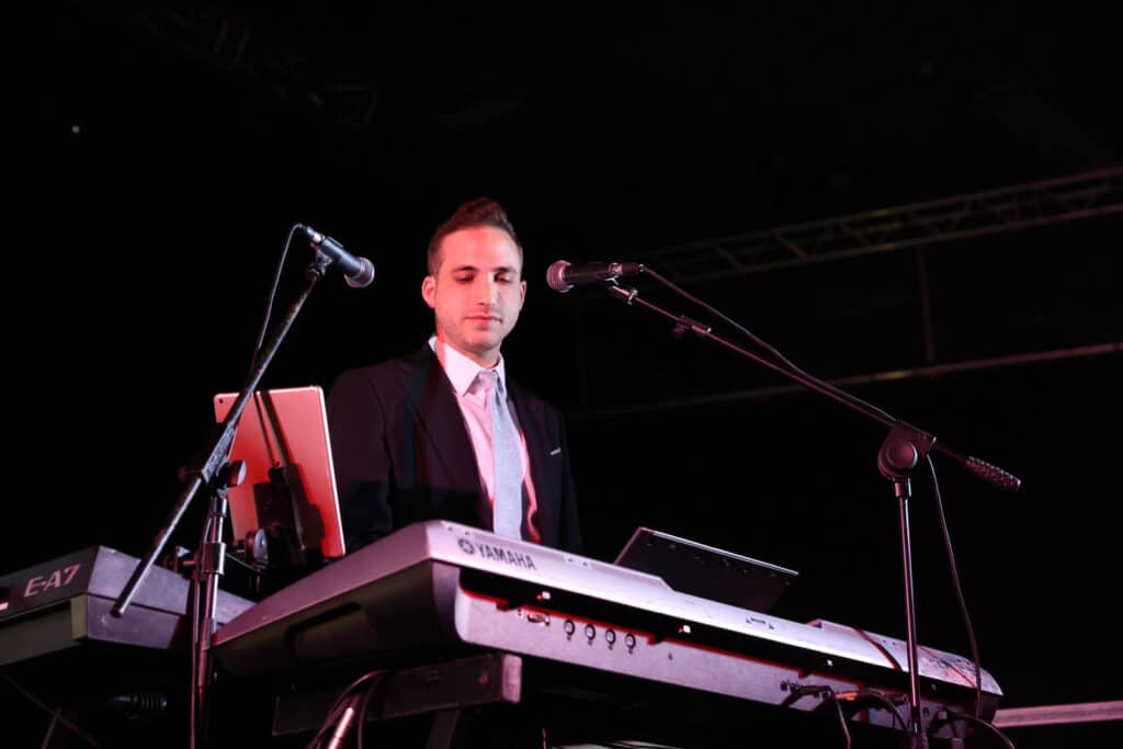 בחורי הישיבות בבני ברק סיימו את בין הזמנים בקומזיץ ענק