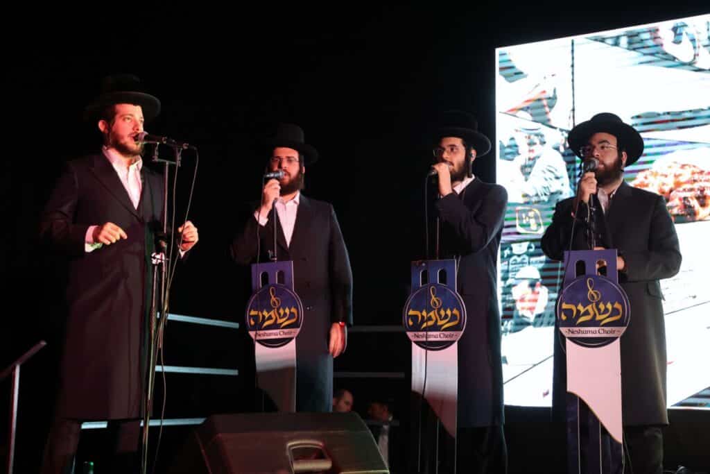 בחורי הישיבות בבני ברק סיימו את בין הזמנים בקומזיץ ענק