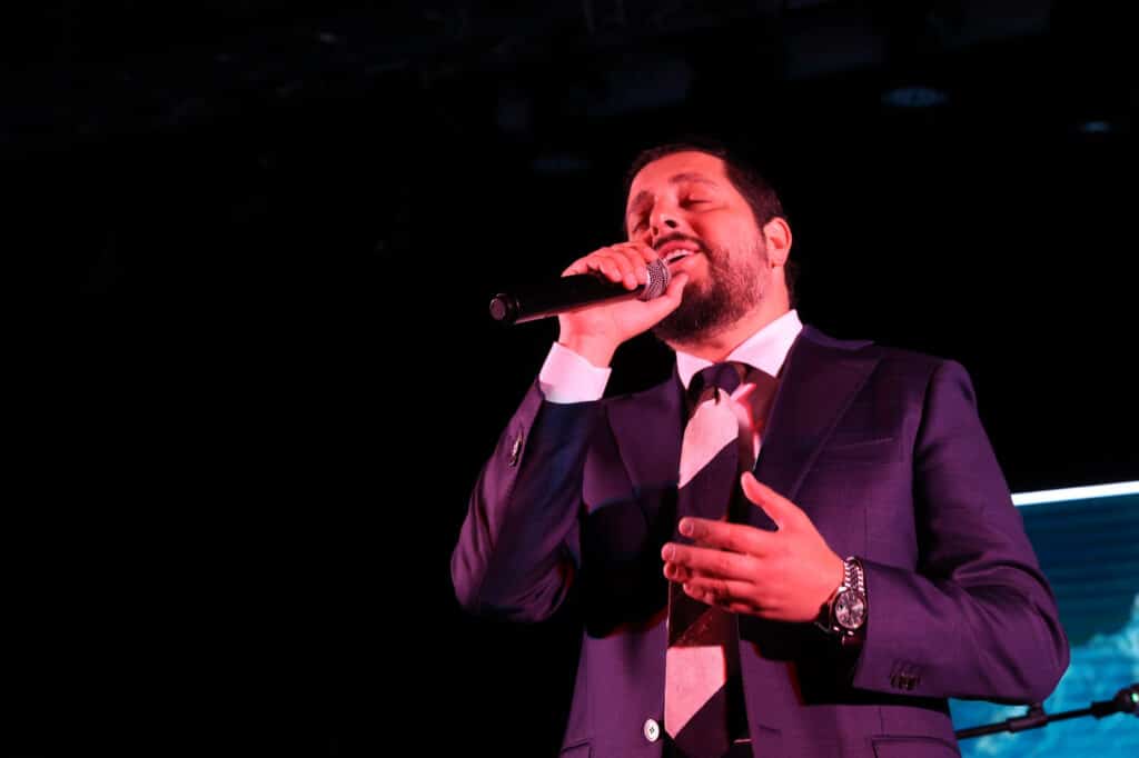 בחורי הישיבות בבני ברק סיימו את בין הזמנים בקומזיץ ענק