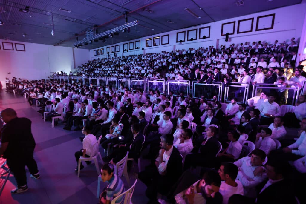 בחורי הישיבות בבני ברק סיימו את בין הזמנים בקומזיץ ענק