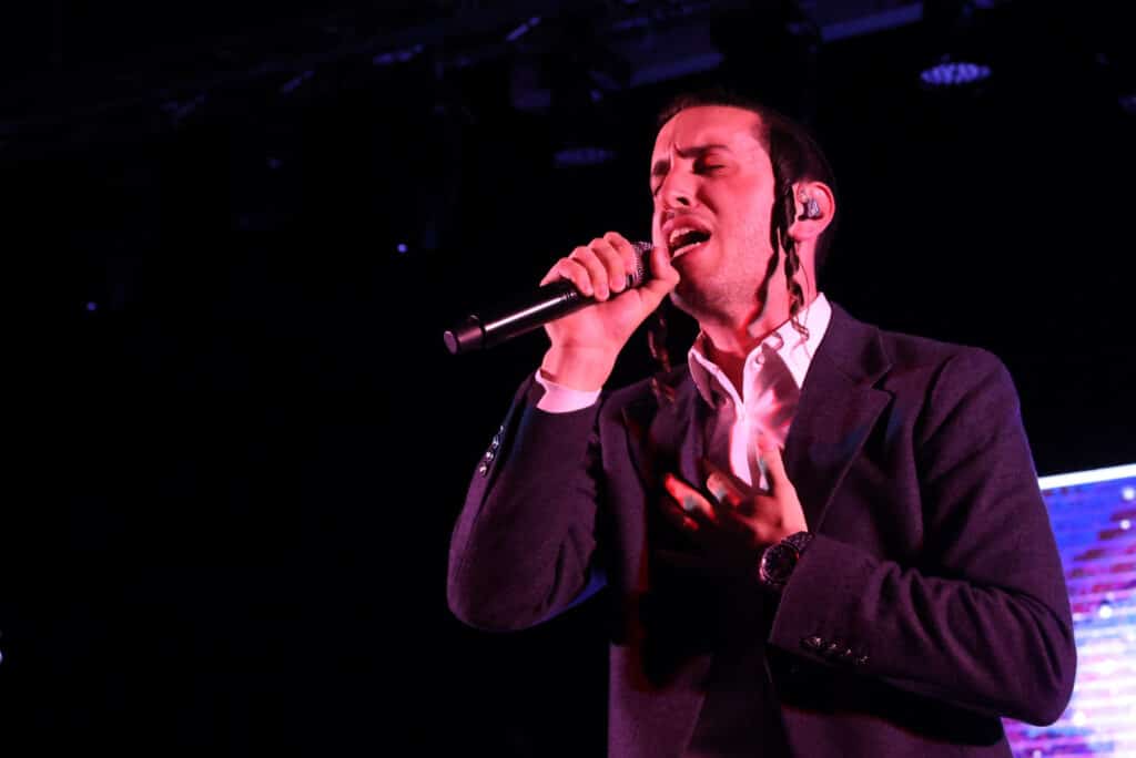 בחורי הישיבות בבני ברק סיימו את בין הזמנים בקומזיץ ענק