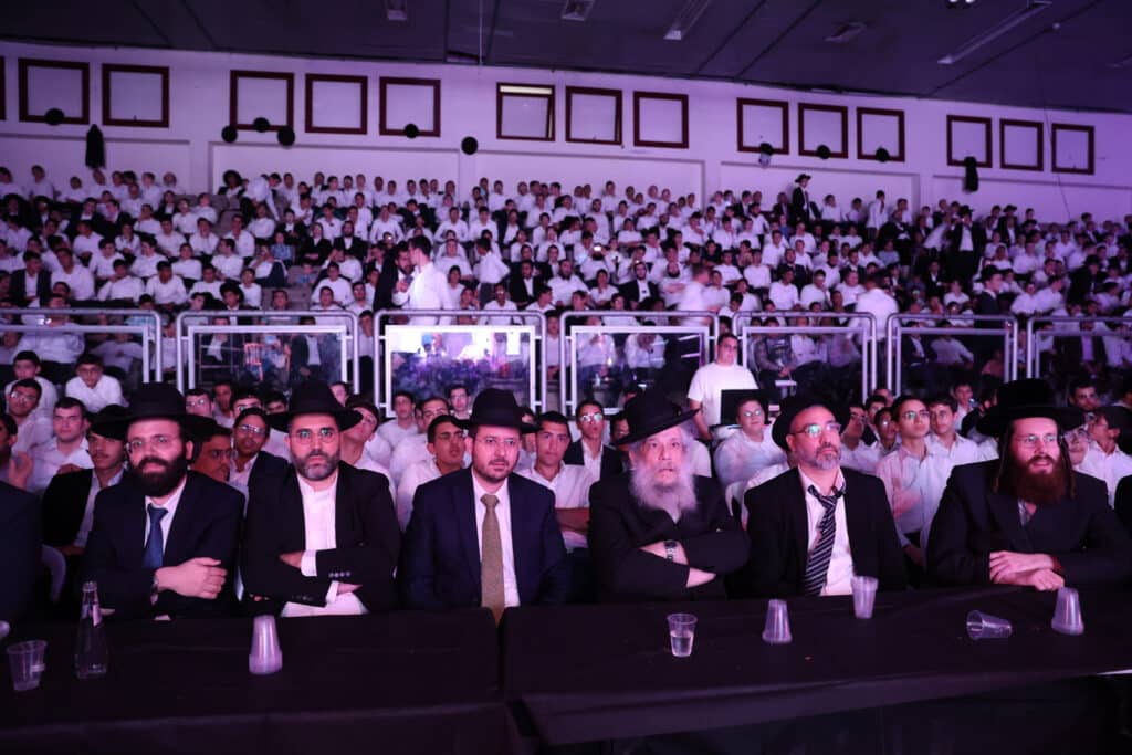 בחורי הישיבות בבני ברק סיימו את בין הזמנים בקומזיץ ענק