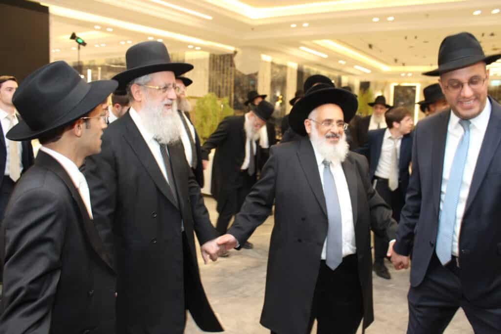 אב"ד תל אביב חיתן - גדולי ישראל עלו לברך