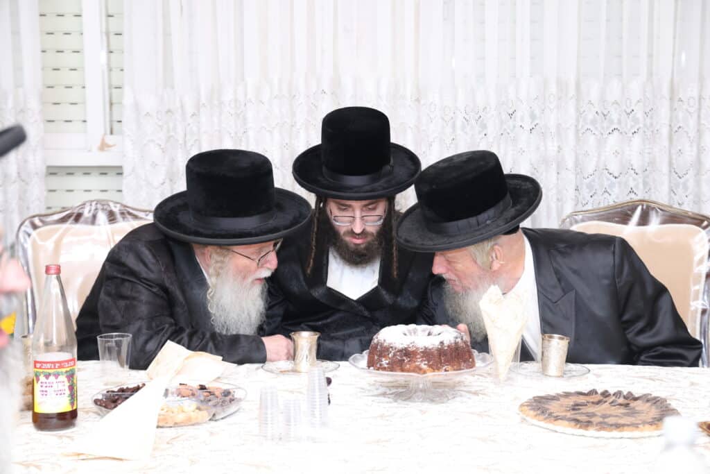 שמחת אירוסי בן זקוניו של כ"ק גאב"ד קרית צאנז