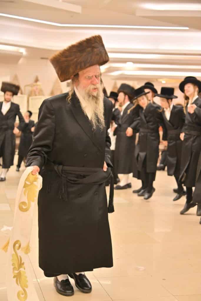 שמחת בית ספינקא - עבודת הלב ליעזש - טשאקאווע - מאקאווא