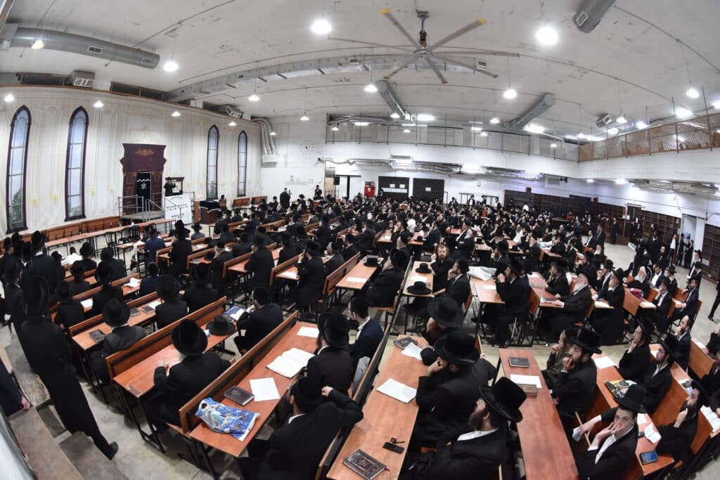 בראשות אדמו"רים: מעמד בקשת הגאולה והתגלות כבוד שמים 