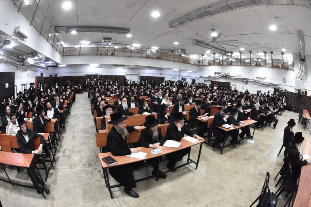 בראשות אדמו"רים: מעמד בקשת הגאולה והתגלות כבוד שמים 