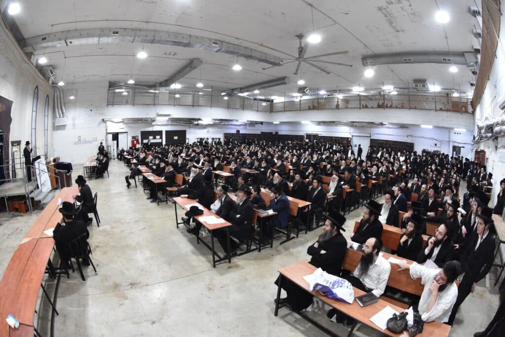 בראשות אדמו"רים: מעמד בקשת הגאולה והתגלות כבוד שמים 