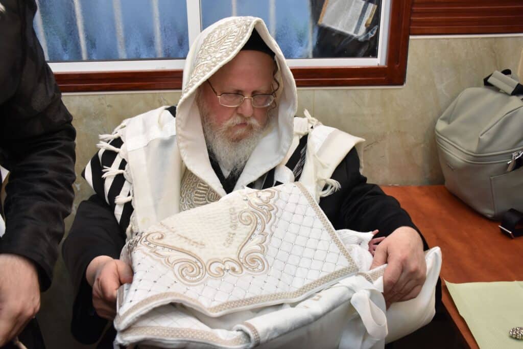 כשם שנכנס: שמחת הברית לנכד המקובל