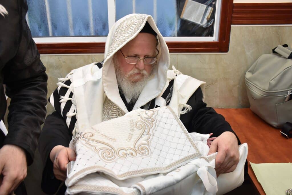 כשם שנכנס: שמחת הברית לנכד המקובל